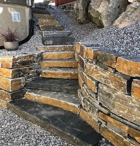 Koselig Nyoppusset 3 Roms Med Egen Parkeringsplass I Rolige Omgivelse Naer Sjoen, 2 Mil Nord For Sentrum. Bergen