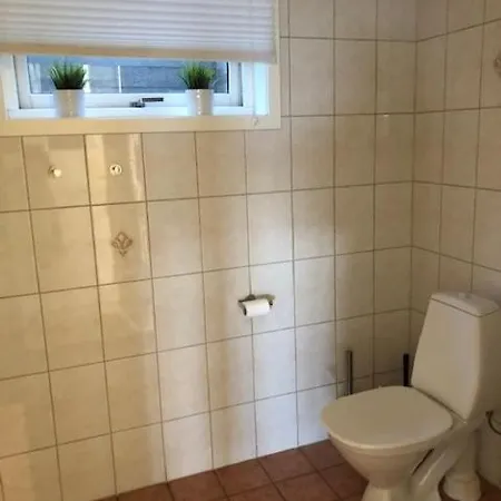 アパート Koselig Nyoppusset 3 Roms Med Egen Parkeringsplass I Rolige Omgivelse Naer Sjoen, 2 Mil Nord For Sentrum.