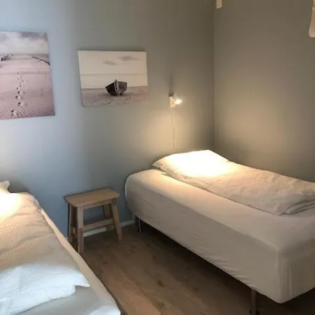 Koselig Nyoppusset 3 Roms Med Egen Parkeringsplass I Rolige Omgivelse Naer Sjoen, 2 Mil Nord For Sentrum. Апартаменти *