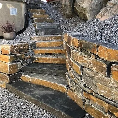 Koselig Nyoppusset 3 Roms Med Egen Parkeringsplass I Rolige Omgivelse Naer Sjoen, 2 Mil Nord For Sentrum. Bergen