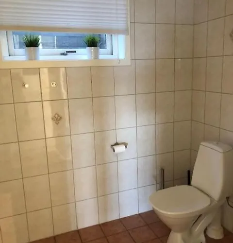 Апартаменты Koselig Nyoppusset 3 Roms Med Egen Parkeringsplass I Rolige Omgivelse Naer Sjoen, 2 Mil Nord For Sentrum.