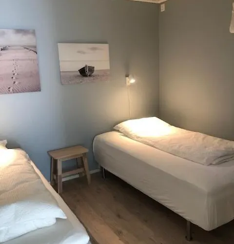 Koselig Nyoppusset 3 Roms Med Egen Parkeringsplass I Rolige Omgivelse Naer Sjoen, 2 Mil Nord For Sentrum. Апартаменты *