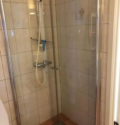 Koselig Nyoppusset 3 Roms Med Egen Parkeringsplass I Rolige Omgivelse Naer Sjoen, 2 Mil Nord For Sentrum. * Μπέργκεν