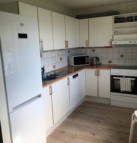 Koselig Nyoppusset 3 Roms Med Egen Parkeringsplass I Rolige Omgivelse Naer Sjoen, 2 Mil Nord For Sentrum. Διαμέρισμα *